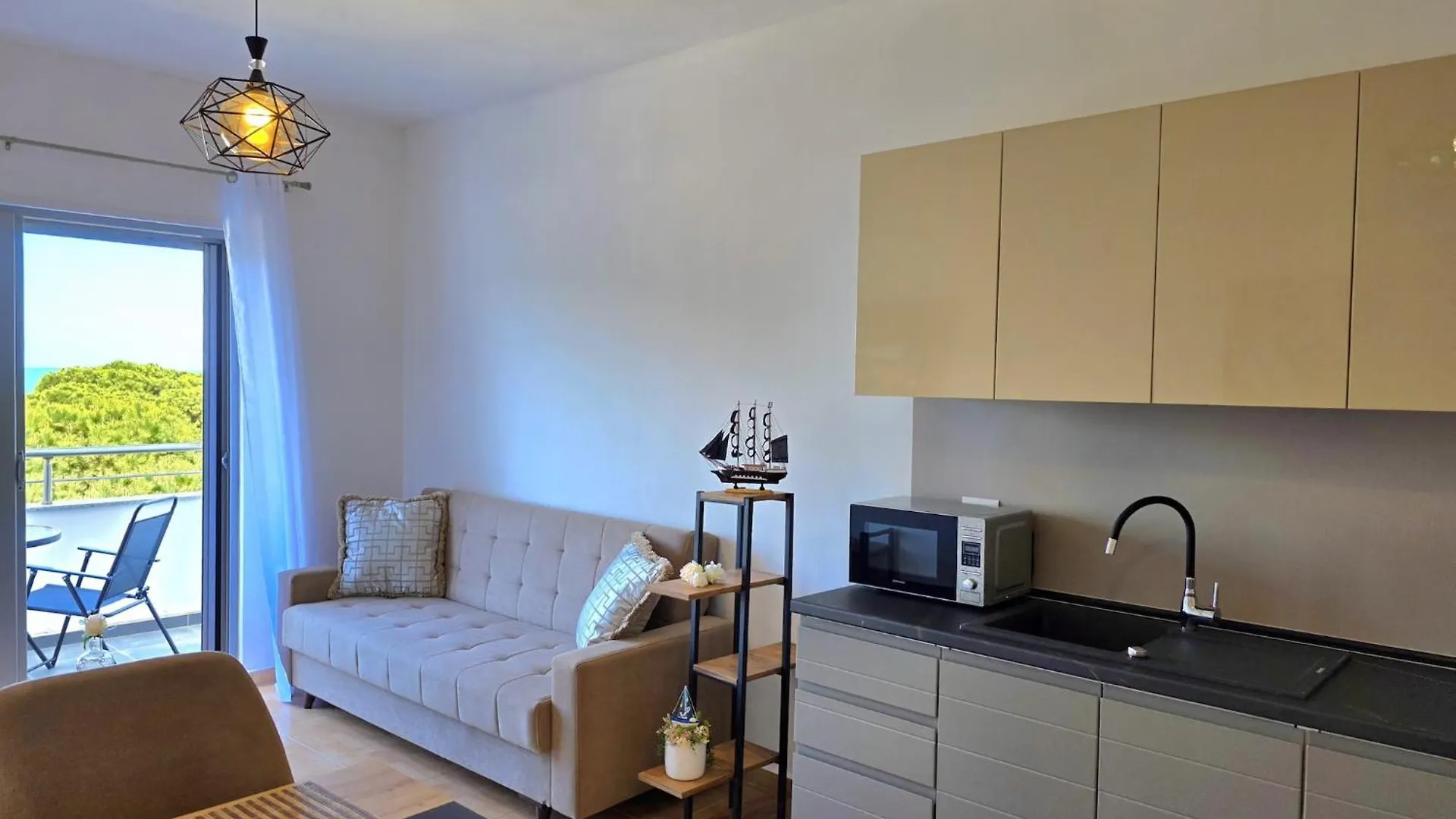 Modern Amenity-Rich Apartment In Durres Golem  Golem (Tirana)