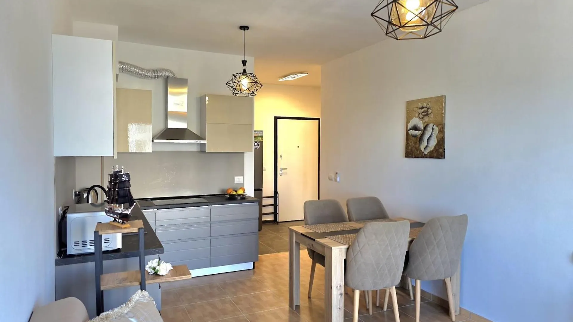 Modern Amenity-Rich Apartment In Durres Golem