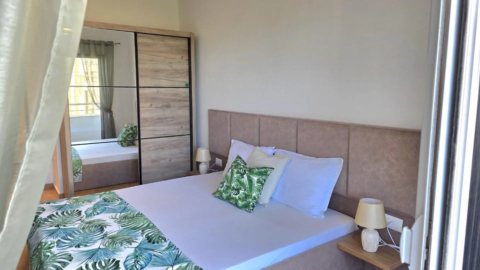 Modern Amenity-Rich Apartment In Durres Golem  0*, Golem (Tirana)